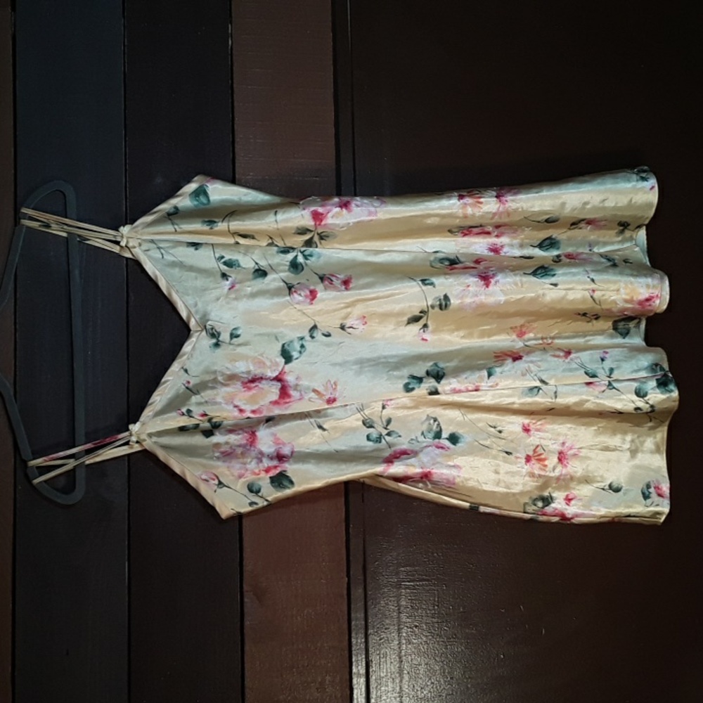 DELICATES XL Feminine & Flirty Yellow Floral Lingerie